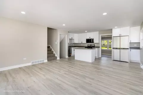 Living - 11 Durango Rd, Montgomery, IL 60538 photo 1 of 9