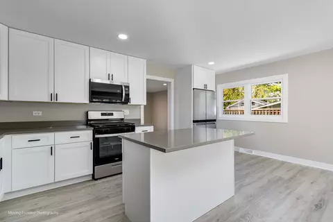 Kitchen - 11 Durango Rd, Montgomery, IL 60538 photo 3 of 3