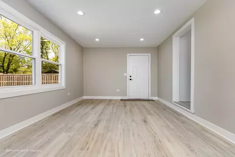 Living - 11 Durango Rd, Montgomery, IL 60538 photo 8 of 9
