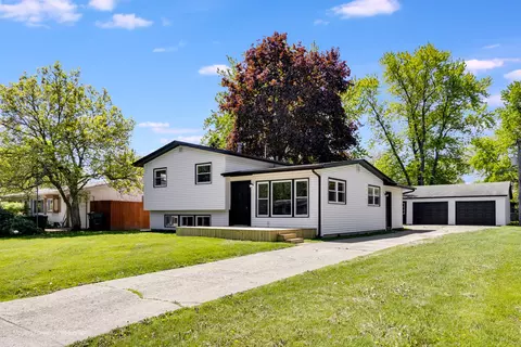 Exterior - 11 Durango Rd, Montgomery, IL 60538 photo 1 of 6
