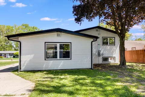 Exterior - 11 Durango Rd, Montgomery, IL 60538 photo 4 of 6