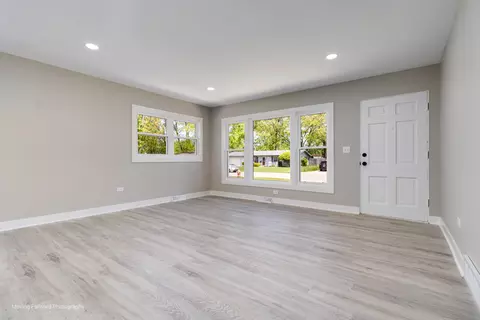Living - 11 Durango Rd, Montgomery, IL 60538 photo 6 of 9