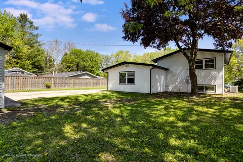 Exterior - 11 Durango Rd, Montgomery, IL 60538 photo 5 of 6