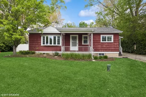 17 W364 3rd St, Villa Park, IL 60181