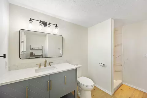 Bath - 1411 Westview Dr, Normal, IL 61761 photo 1 of 7