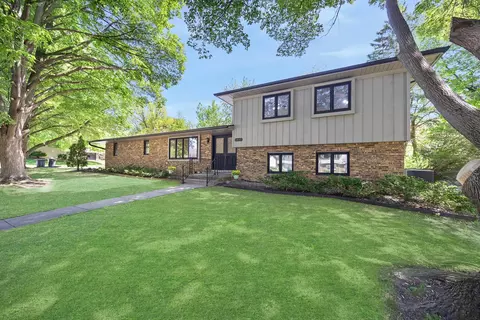 Exterior - 1411 Westview Dr, Normal, IL 61761 photo 4 of 9