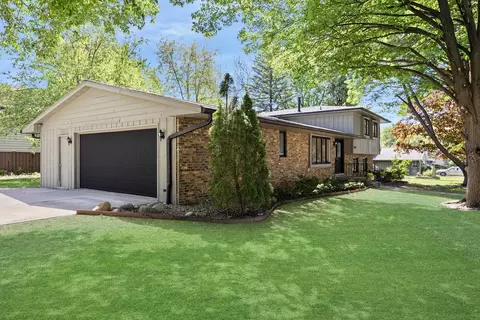 Exterior - 1411 Westview Dr, Normal, IL 61761 photo 2 of 9