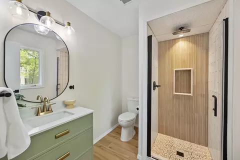 Bath - 1411 Westview Dr, Normal, IL 61761 photo 5 of 7