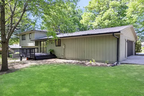 Exterior - 1411 Westview Dr, Normal, IL 61761 photo 5 of 9