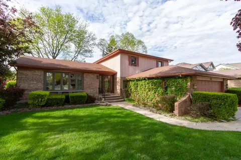 574 Sandpebble Dr, Schaumburg, IL 60193