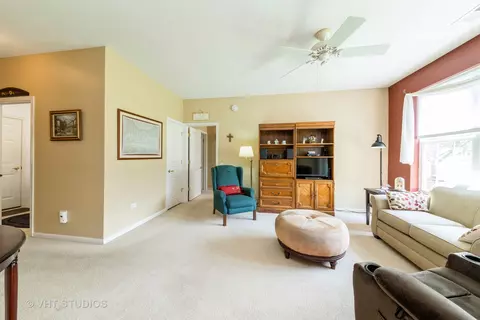 2507 Rolling Rdg, Elgin, IL 60124 photo 19