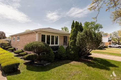 6755 W 87th Pl, Oak Lawn, IL 60453