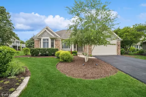 4 Biltmore Ct, Lake In The Hills, IL 60156