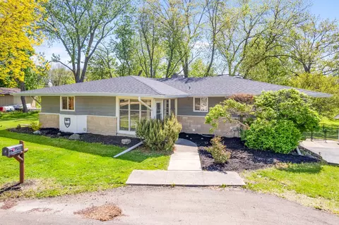 719 S East St, Earlville, IL 60518