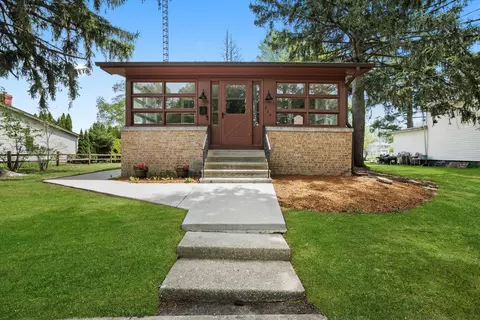 224 S 8th St, Dekalb, IL 60115