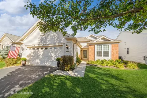 2783 Beacon Point Cir, Elgin, IL 60124