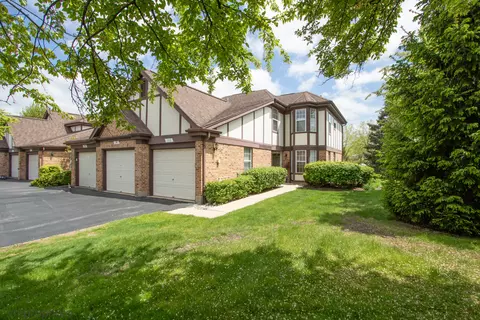 101 E Fabish Dr #101, Buffalo Grove, IL 60089