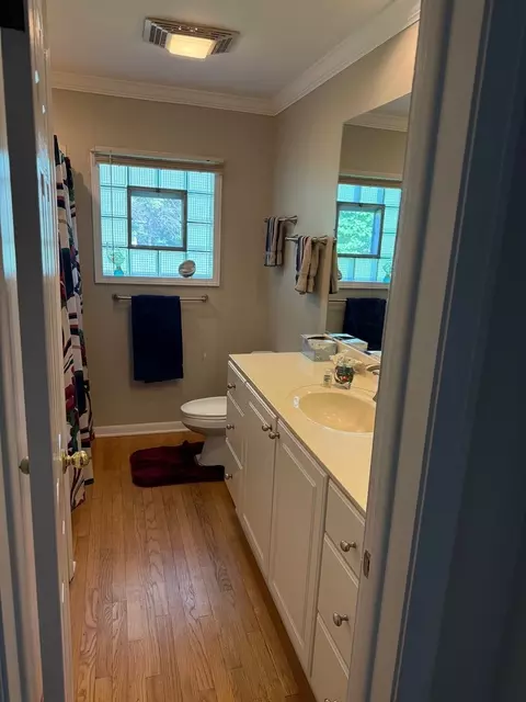 Bath - 140 E Hillside Rd, Barrington, IL 60010 photo 1 of 2