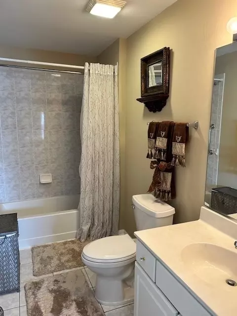 Bath - 21222 W Walnut Dr #B, Plainfield, IL 60544 photo 1 of 3