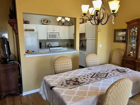 Dining - 21222 W Walnut Dr #B, Plainfield, IL 60544 photo 2 of 3