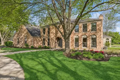 710 Parkview Cir, Elk Grove Village, IL 60007