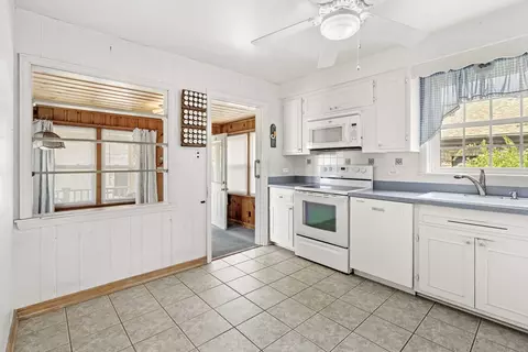 Kitchen - Undisclosed, Chicago, IL 60655 photo 1 of 3