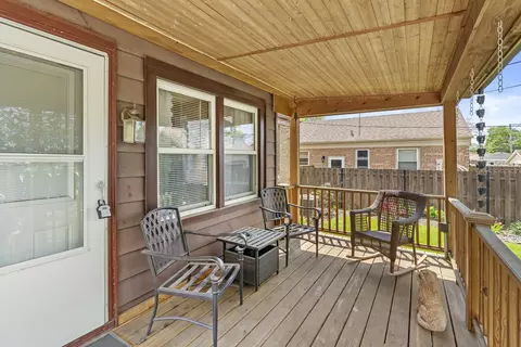 Exterior - Undisclosed, Chicago, IL 60655 photo 3 of 6
