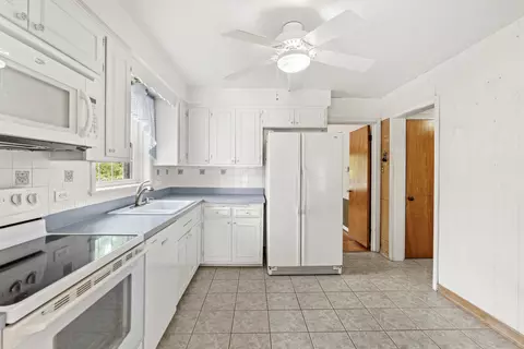Kitchen - Undisclosed, Chicago, IL 60655 photo 3 of 3