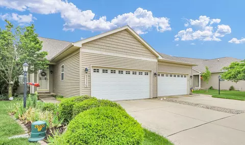 2115 S Stonebrooke Ct, Urbana, IL 61802