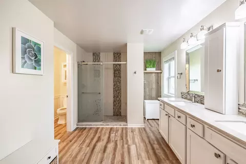 Bath - 3080 Wickenden Ave, Elgin, IL 60124 photo 4 of 5