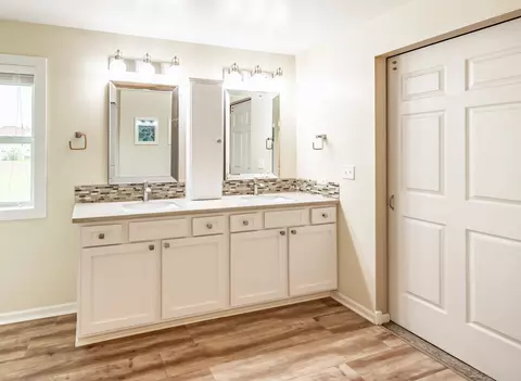 Bath - 3080 Wickenden Ave, Elgin, IL 60124 photo 3 of 5