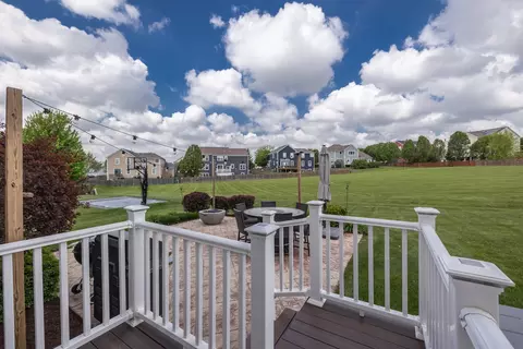 Exterior - 3080 Wickenden Ave, Elgin, IL 60124 photo 3 of 4