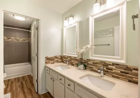 Bath - 3080 Wickenden Ave, Elgin, IL 60124 photo 2 of 5