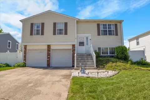 8049 W Norwood Dr, Frankfort, IL 60423