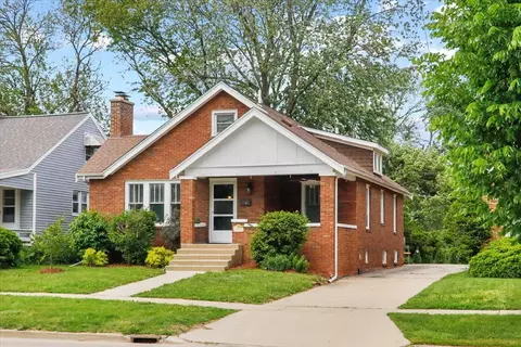 Exterior - 1014 E Washington St, Bloomington, IL 61701 photo 2 of 6