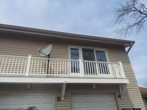 207 Emerson Ct #D, Bloomingdale, IL 60108