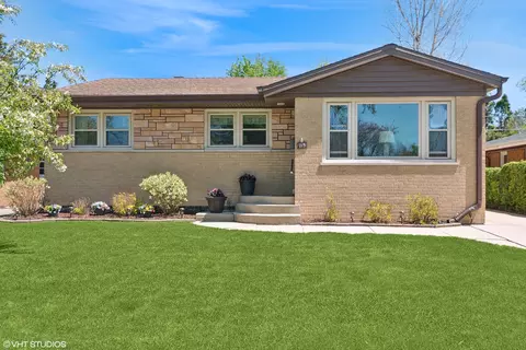 713 Sylviawood Ave, Park Ridge, IL 60068