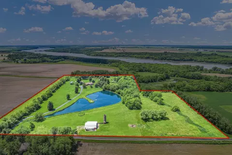 10561 Sunnyland Rd, Farmer City, IL 61842