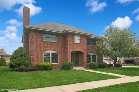 18321 Country Ln, Lansing, IL 60438