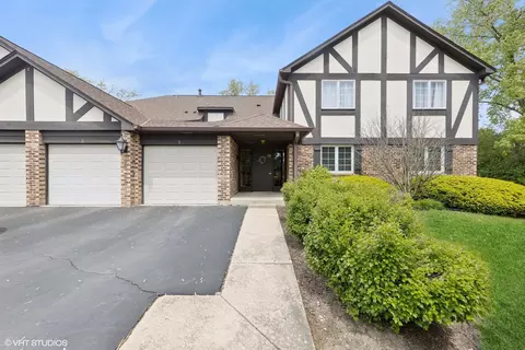 18 Sauk Trl #1, Indian Head Park, IL 60525