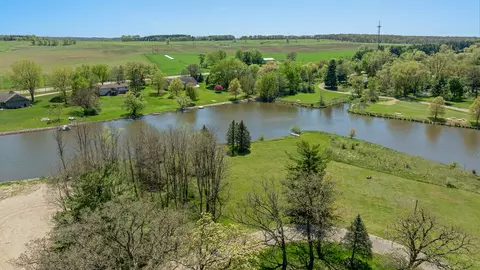 105 Oak Ln, Dixon, IL 61021