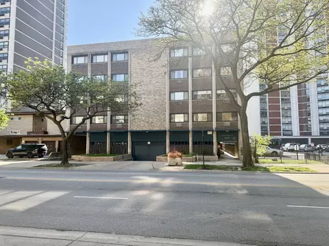 6121 N Sheridan Rd #5K, Chicago, IL 60660
