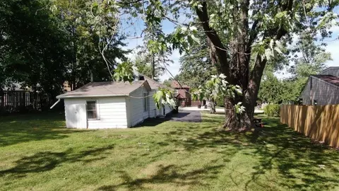 Exterior - 5003 Parkview Dr, Mccullom Lake, IL 60050 photo 4 of 4