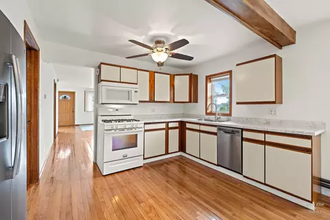 Kitchen - 5003 Parkview Dr, Mccullom Lake, IL 60050 photo 1 of 2