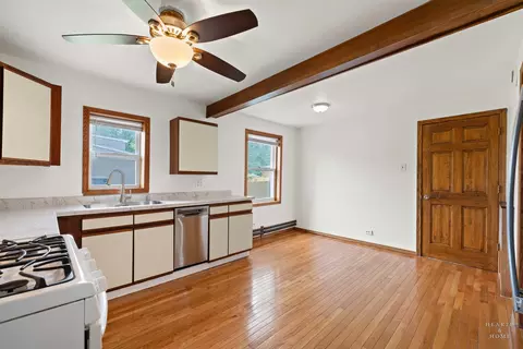 Kitchen - 5003 Parkview Dr, Mccullom Lake, IL 60050 photo 2 of 2