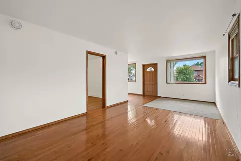 Living - 5003 Parkview Dr, Mccullom Lake, IL 60050 photo 5 of 5