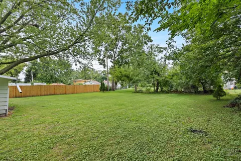 Exterior - 5003 Parkview Dr, Mccullom Lake, IL 60050 photo 2 of 4