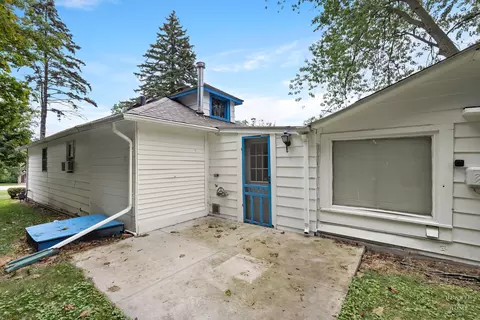 Exterior - 5003 Parkview Dr, Mccullom Lake, IL 60050 photo 3 of 4