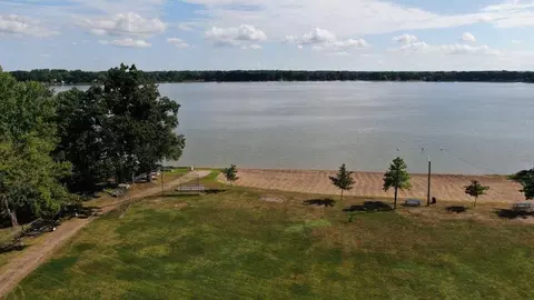 View/Area - 5003 Parkview Dr, Mccullom Lake, IL 60050 photo 4 of 6