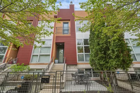 2147 W Churchill St, Chicago, IL 60647